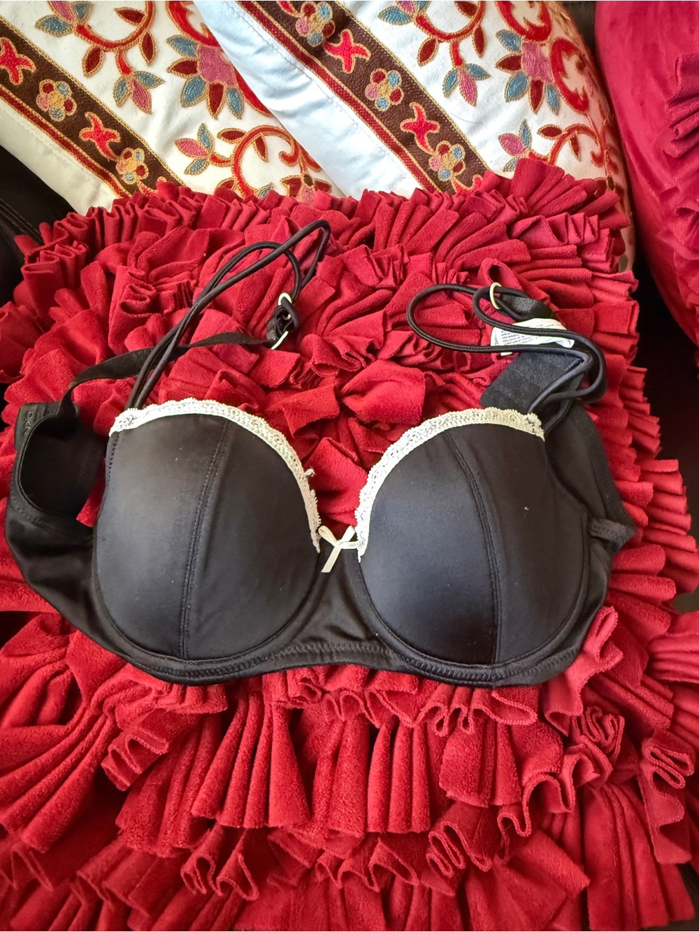 DKNY Black Bra with Cream Lace Trim size 32C pre loved